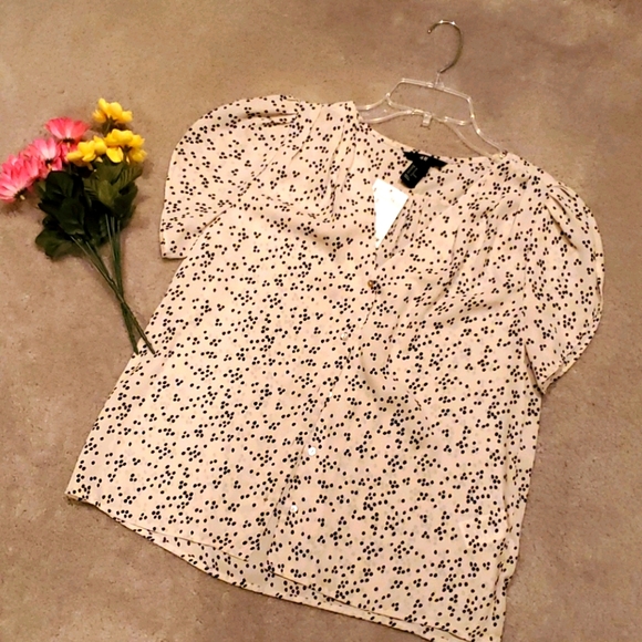 H&M Tops - Black and White Blouse!